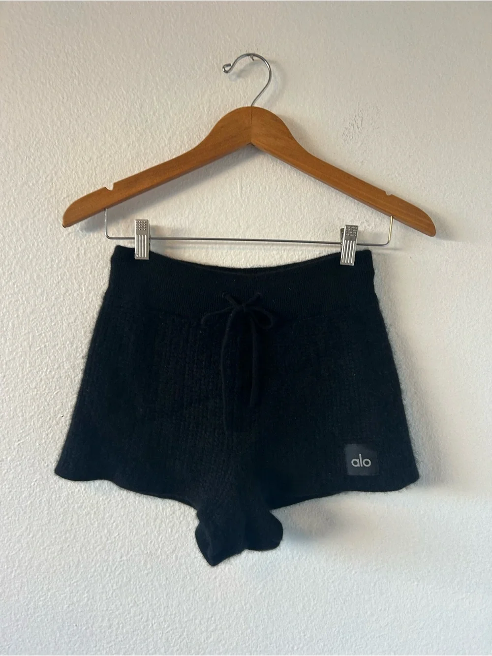 Alo Cashmere High Waist Plush Waffle Shorts in Black Size XS